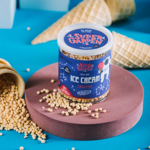 SUPER GARDEN pakastekuivattuja mansikanmakuisia minijäätelöpalloja, 60g