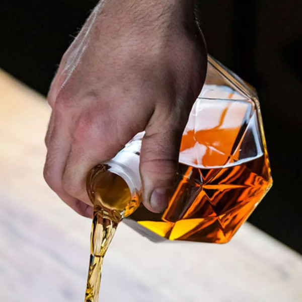 Karahvi, 2 lasia ja kivikuutiot -setti "DELUXE DIAMOND"