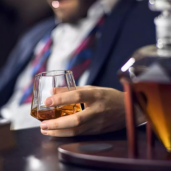 Karahvi, 2 lasia ja kivikuutiot -setti "DELUXE DIAMOND"