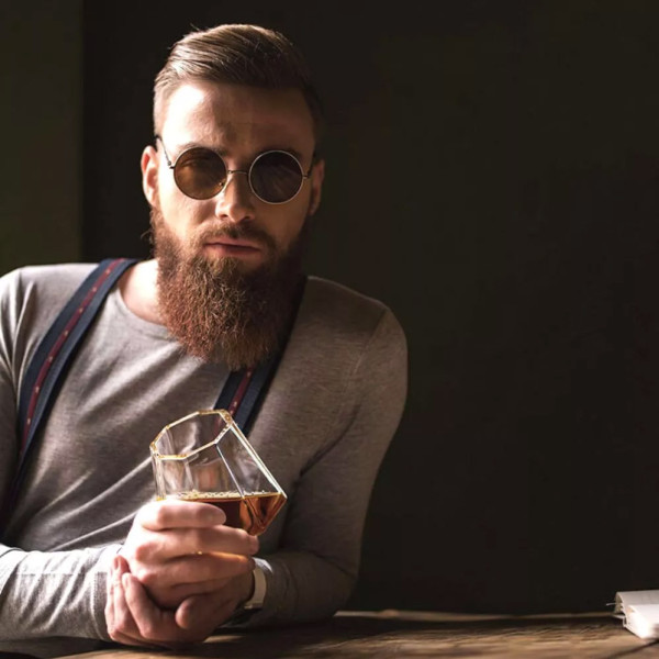 Karahvi, 2 lasia ja kivikuutiot -setti "DELUXE DIAMOND"