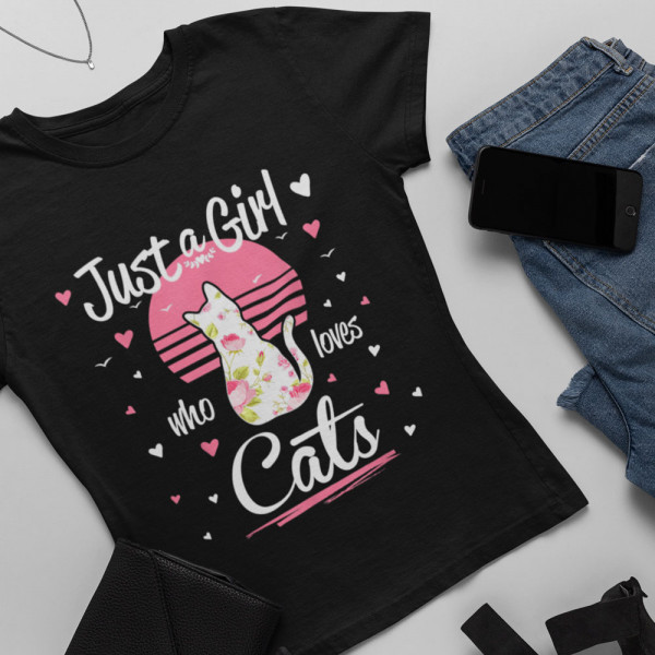 Naisten t-paidat "Just a girl who loves cats"