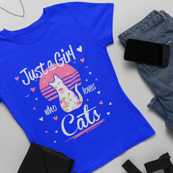 Naisten t-paidat "Just a girl who loves cats"