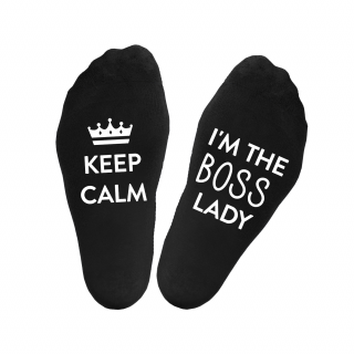 Naisten sukat painatuksilla pohjassa „Keep calm.I'm the boss lady“