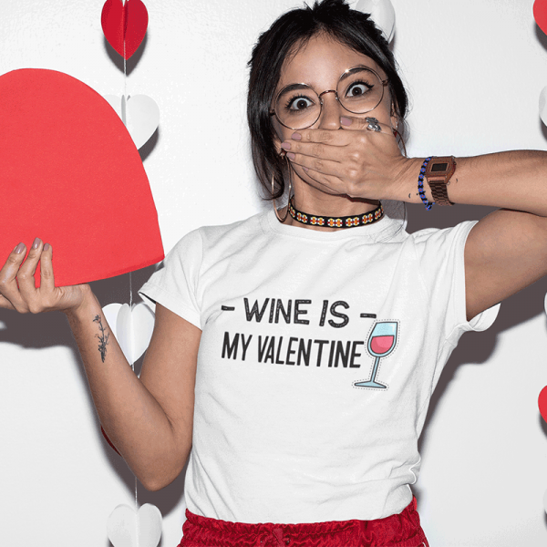 Naisten T-paita "Wine is my Valentine" Naisten T-paita "Wine is my Valentine"