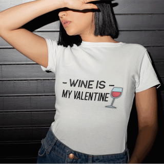 Naisten t-paidat "Wine is my Valentine"