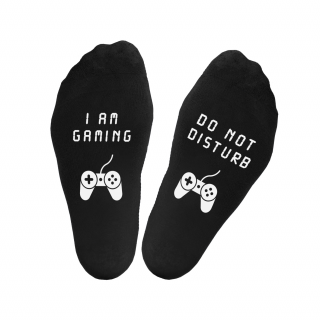 Sukat painatuksilla pohjassa "I am gaming, do not disturb"