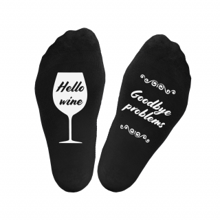 Sukat painatuksilla pohjassa "Hello wine - Goodbye problems"