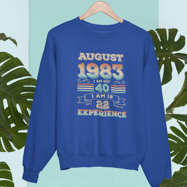 Paita "Experience" valitulla päivämäärällä (ilman huppua) Paita "Experience" valitulla päivämäärällä (ilman huppua)
