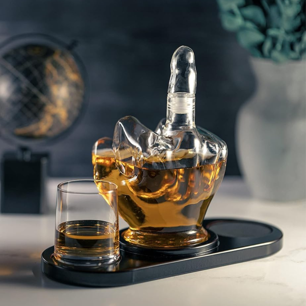 Karahvi ja 2 lasia setti ''Keskisormi''