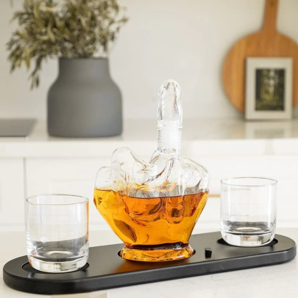 Karahvi ja 2 lasia setti ''Keskisormi''