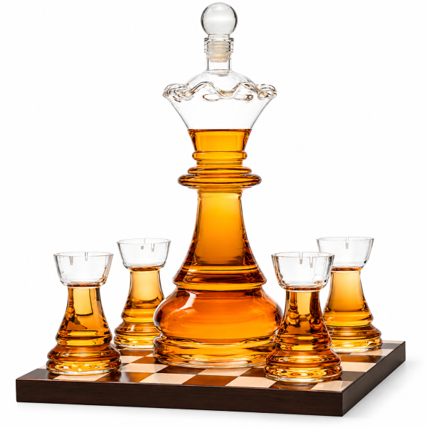Karahvi ja 4 lasia setti ''Royal Chess''