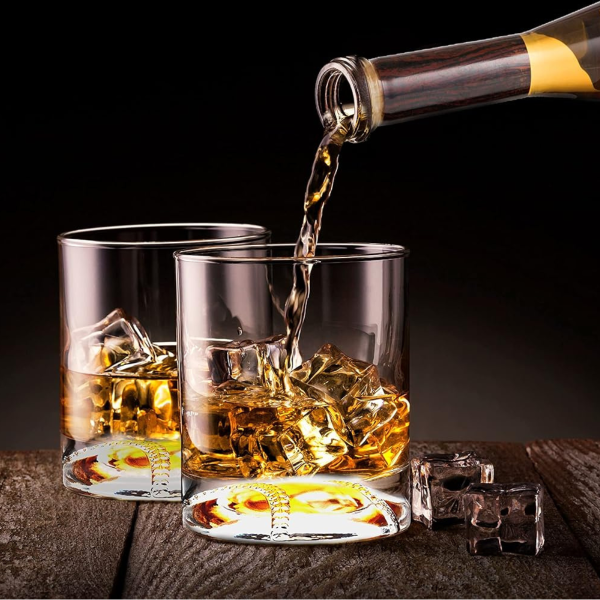 Aseen muotoinen karahvi, jalusta ja 4 lasin setti "Baseball bat"