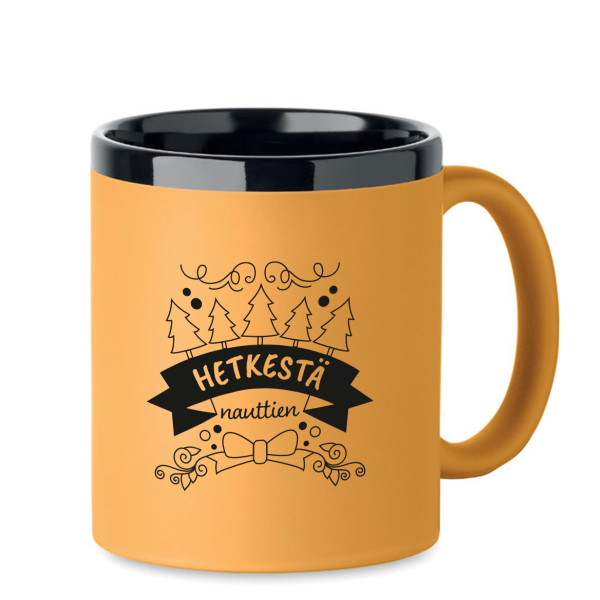 Kaiverrettu muki "Hetkestä nauttien"