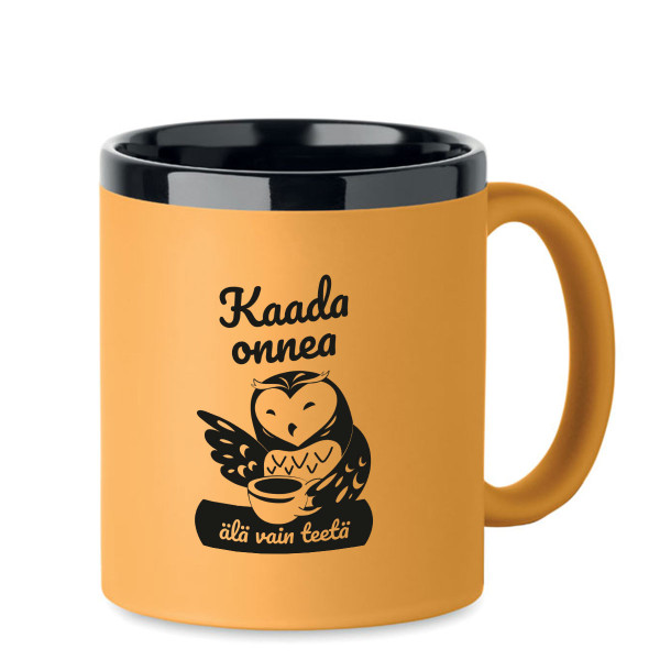 Kaiverrettu muki "Kaada onnea, älä vain teetä"