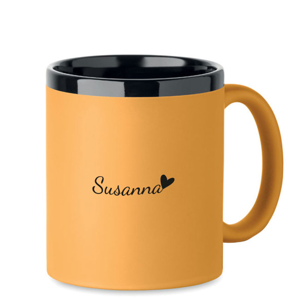 Kaiverrettu muki valitsemallasi nimellä