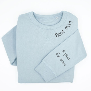 UNISEX pastelli "Sully" collegepaita "Paras äiti", painatuksella hihassa UNISEX pastelli "Sully" collegepaita "Paras äiti", painatuksella hihassa