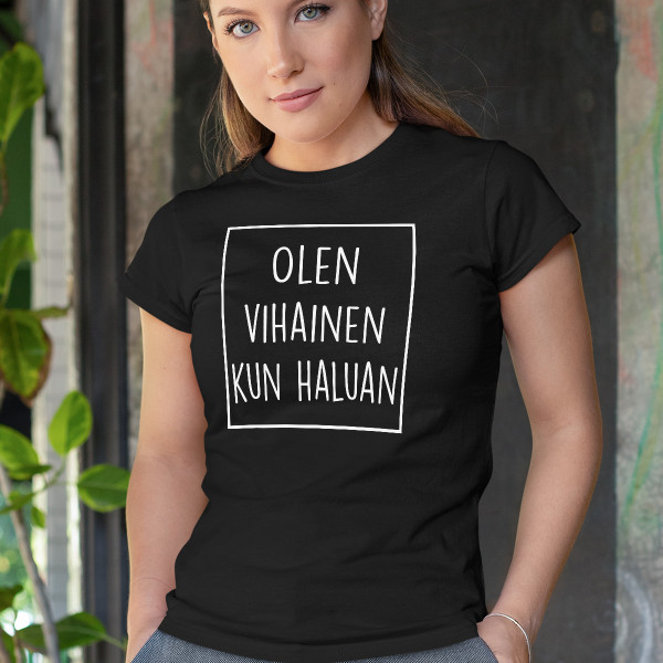 Naisten T-paita "Vihainen"