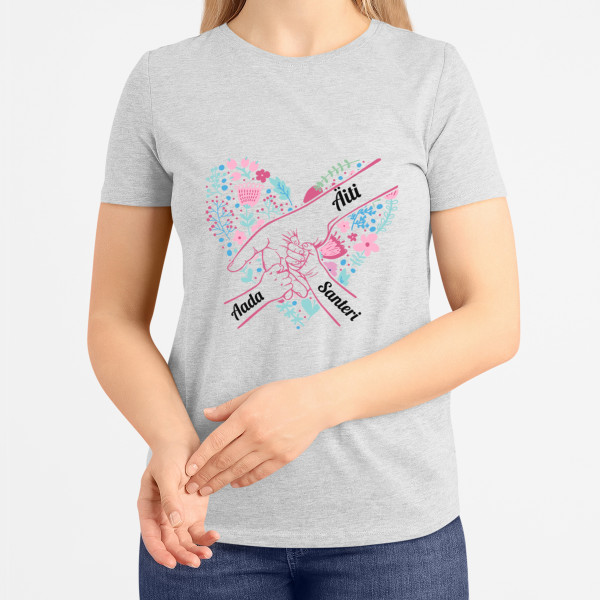 Naisten t-paita "Äidin sydän" valituilla lasten nimillä