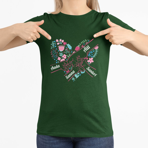 Naisten t-paita "Äidin sydän" valituilla lasten nimillä