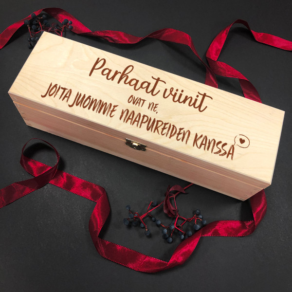 Puinen pullolaatikko "Parhaat viinit ovat ne, joita juomme naapureiden kanssa" Puinen pullolaatikko "Parhaat viinit ovat ne, joita juomme naapureiden kanssa"