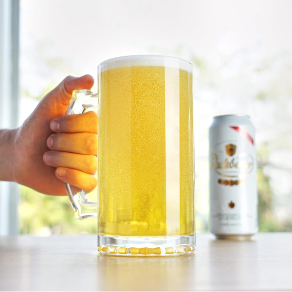 Lasinen oluttuoppi kahvalla (500 ml)