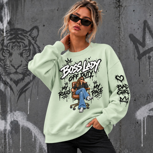 Unisex-collegepaita pastellisävyissä – "Bosslady lomalla"