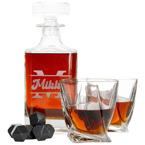 Viskisetti puulaatikossa "TORNADO" valitsemallasi nimellä