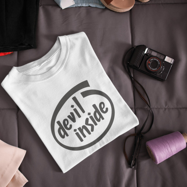 Naisten T-paita "Devil Inside"